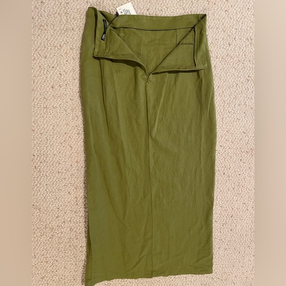 Zara Green Pencil Skirt with Button Detail - Picture 5 of 6